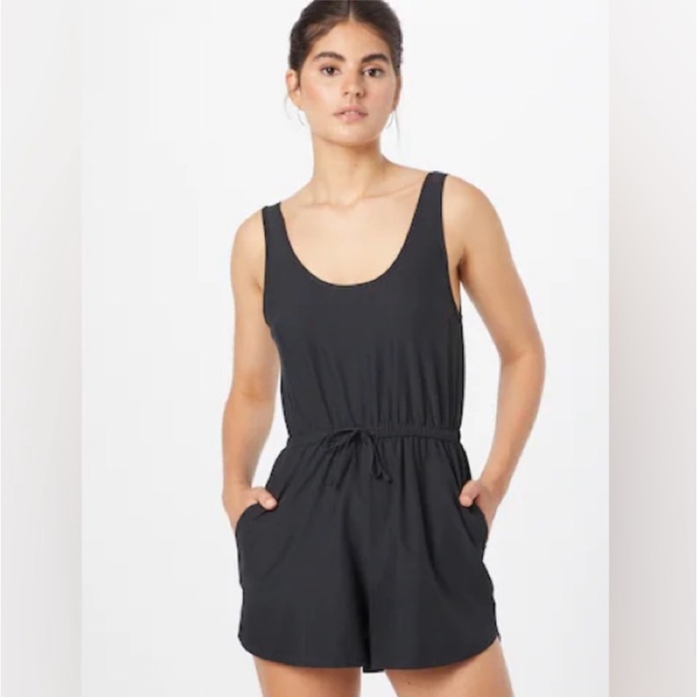 NWOT ABERCROMBIE AND FITCH BLACK ROMPER - Size Small SKU:346